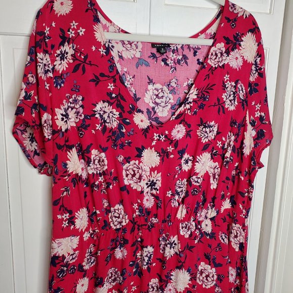 Beautiful! Torrid floral dress🌸. Size 2x - Picture 2 of 12